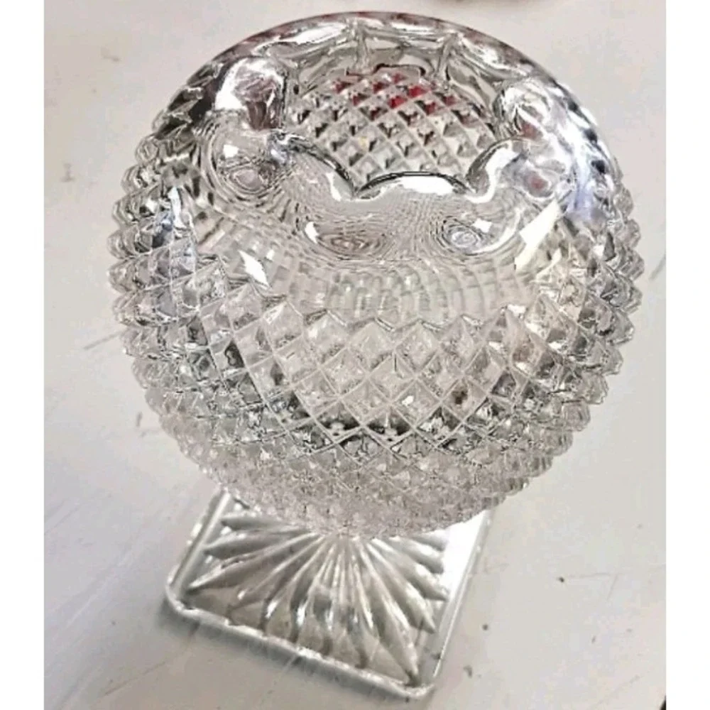The Antique Westmoreland Glass Ivy Round Ball Diamond Cut Art Glassware